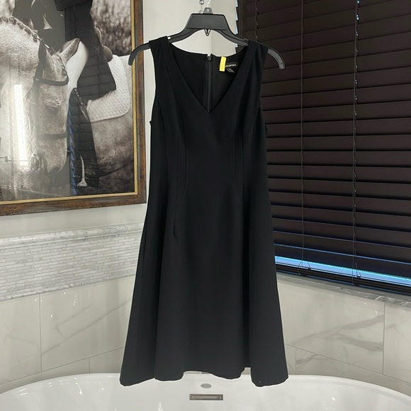 BANANA REPUBLIC Black V-neck Sleeveless Aline Dress Size 0 With Pockets - Picture 1 of 4